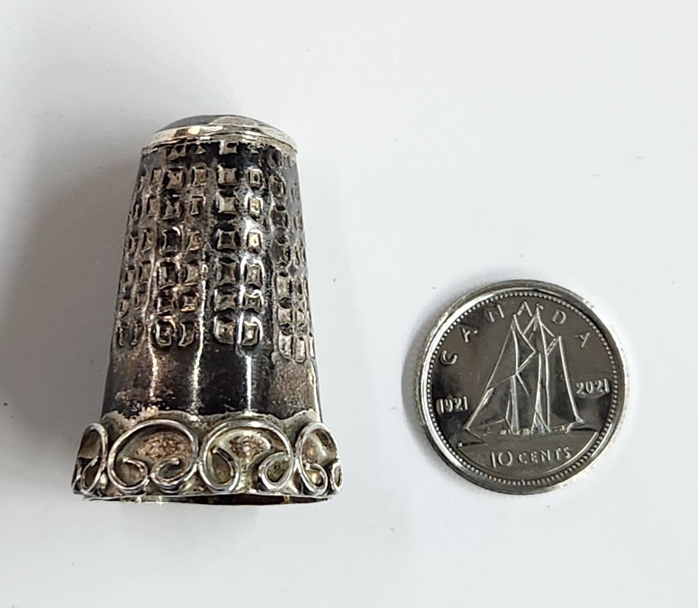 VINTAGE 925 STERLING SILVER THIMBLE