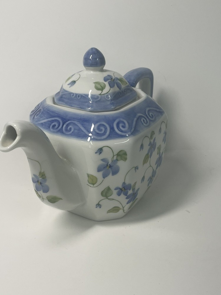 Teapot with Blue Morning Glory Pattern