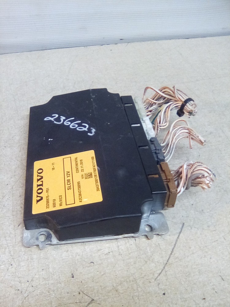 Volvo VNL 23288975-P01 SLCM Light Control Module 12V
