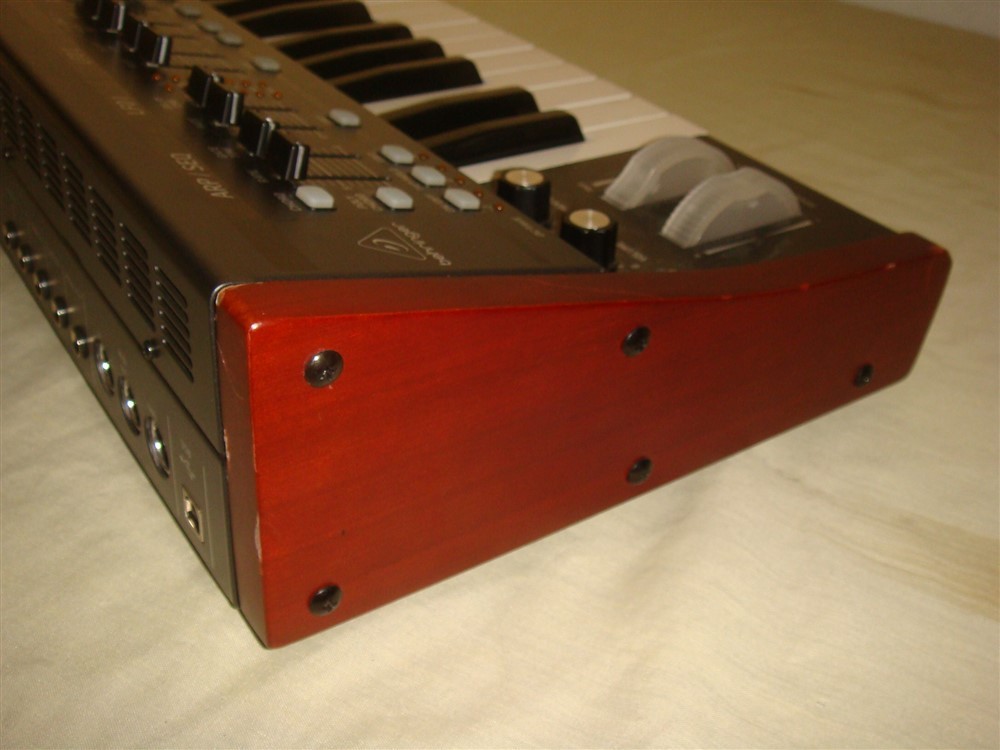 BEHRINGER DEEPMIND12 TRUE ANALOG 12-VOICE 49 KEY POLYPHONIC SYNTH -4 FX ENGINES