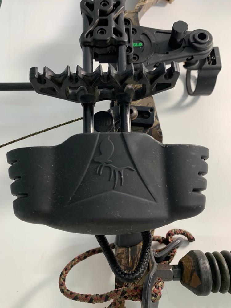 FRED BEAR ADVANTAGE HUNTER COMPOUND BOW w/ QUIVER! ~ 28" 70#