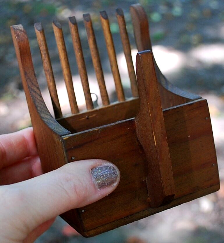 Antique Primitive HANDMADE WOOD CRANBERRY/BLUEBERRY HARVESTING SCOOP Rake Box