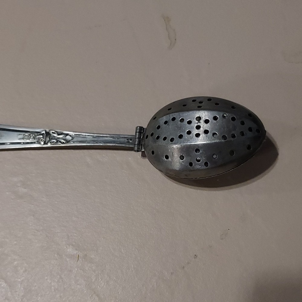 Silver Plated Reusable Egg Shape Spoon Infuser with Decorative Handle