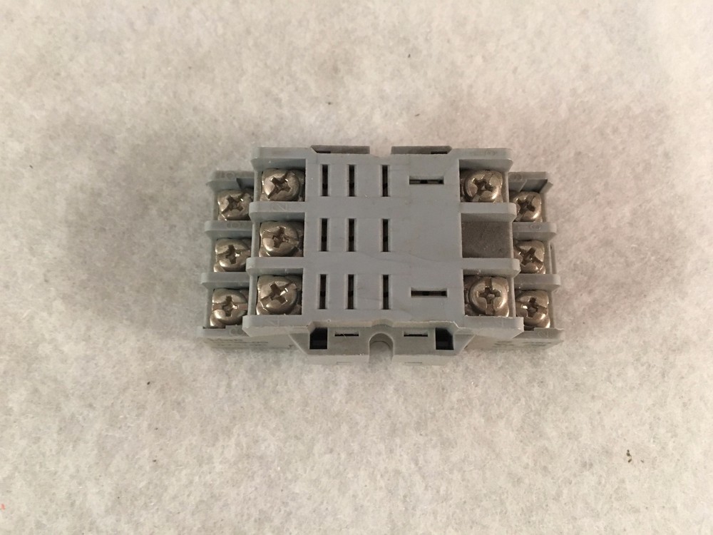 Idec SH3B-05 10A 300V 97310C Relay Base Socket