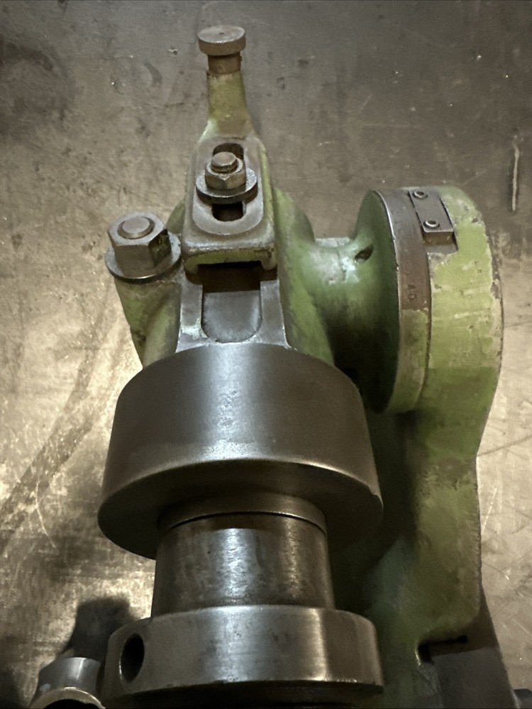 Cincinatti Grinder Workhead With 7 Cincinatti Collets (Missing Ring)