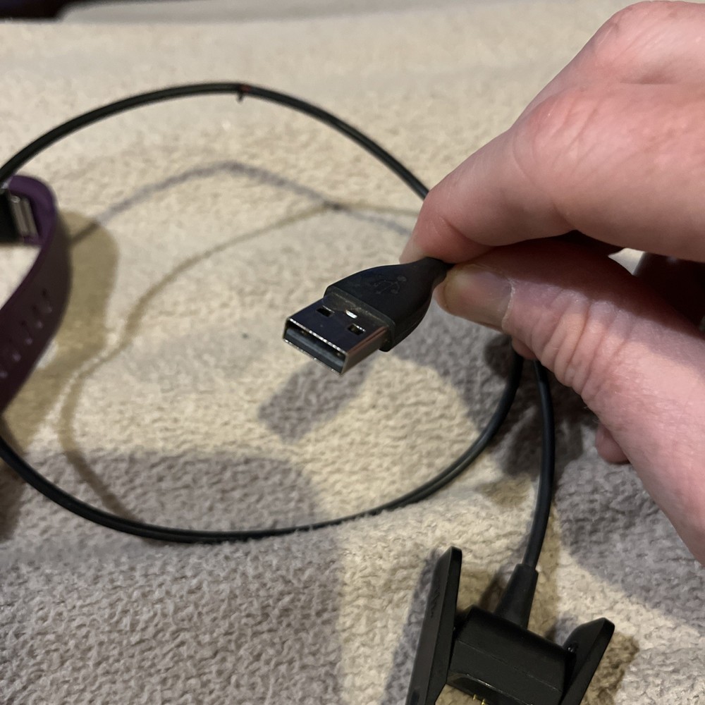 Fitbit charge 2 Original + Charger. Excellent Condition. Working. Purple