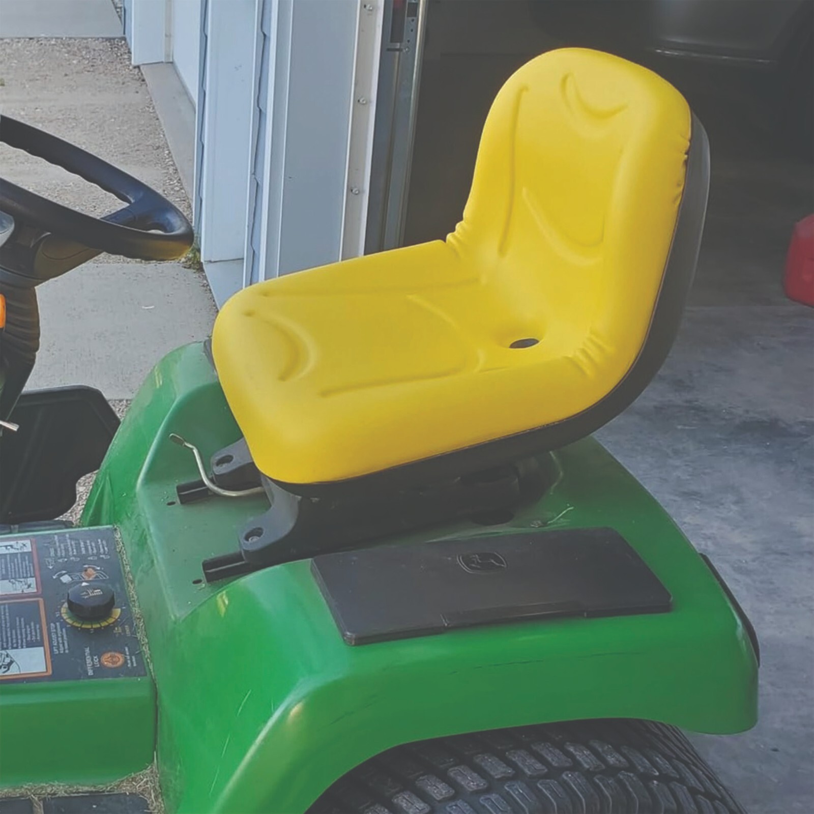 E-AM131157 DirectFit™ Yellow Seat for John Deere 325 (S/N 70001 ), 355D, +++