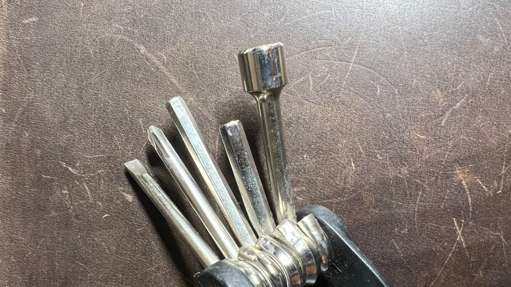 FREE SHIPPING Unbranded - clueless Multi tool Multi-tool