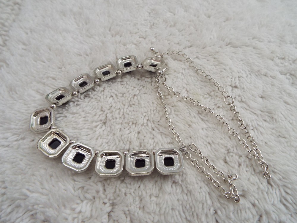Silvertone Black Bead Necklace (F49)