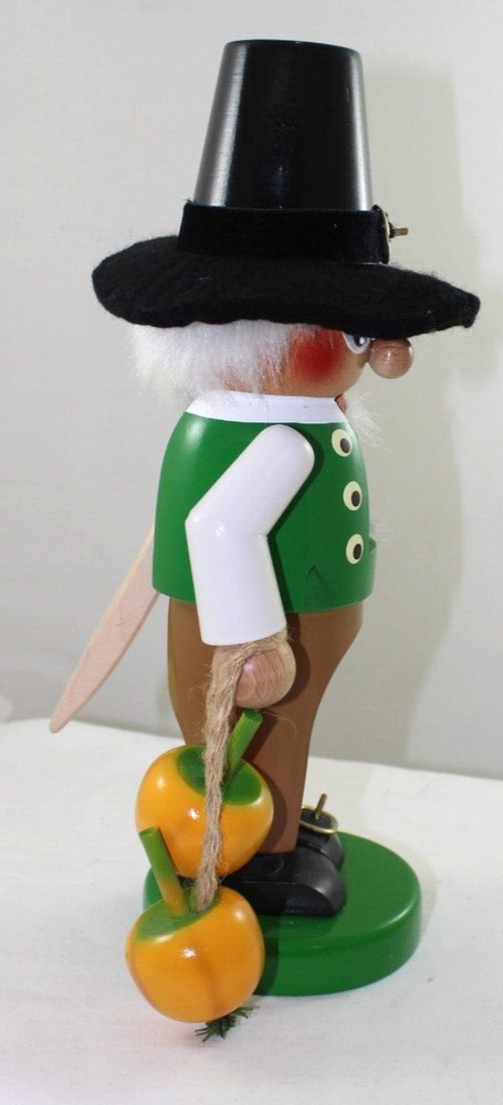Steinbach German Chubby Pilgrim Carrying Pumpkins 12" Nutcracker Charming