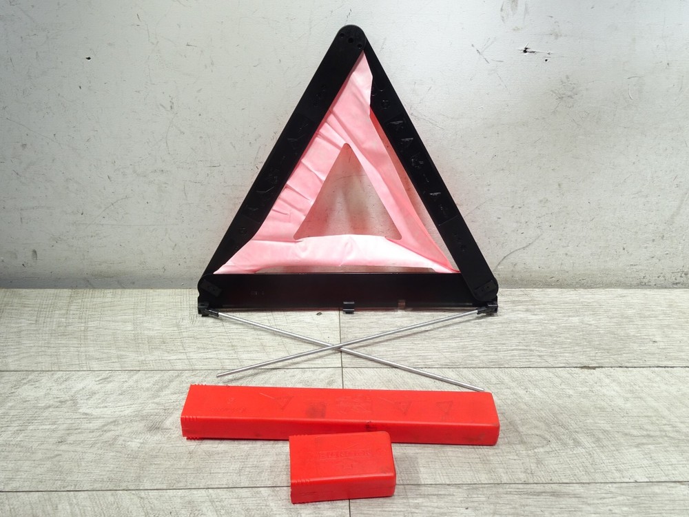 MERCEDES BENZ W211 E CLASS WARNING / HAZARD TRIANGLE E1 27R03899