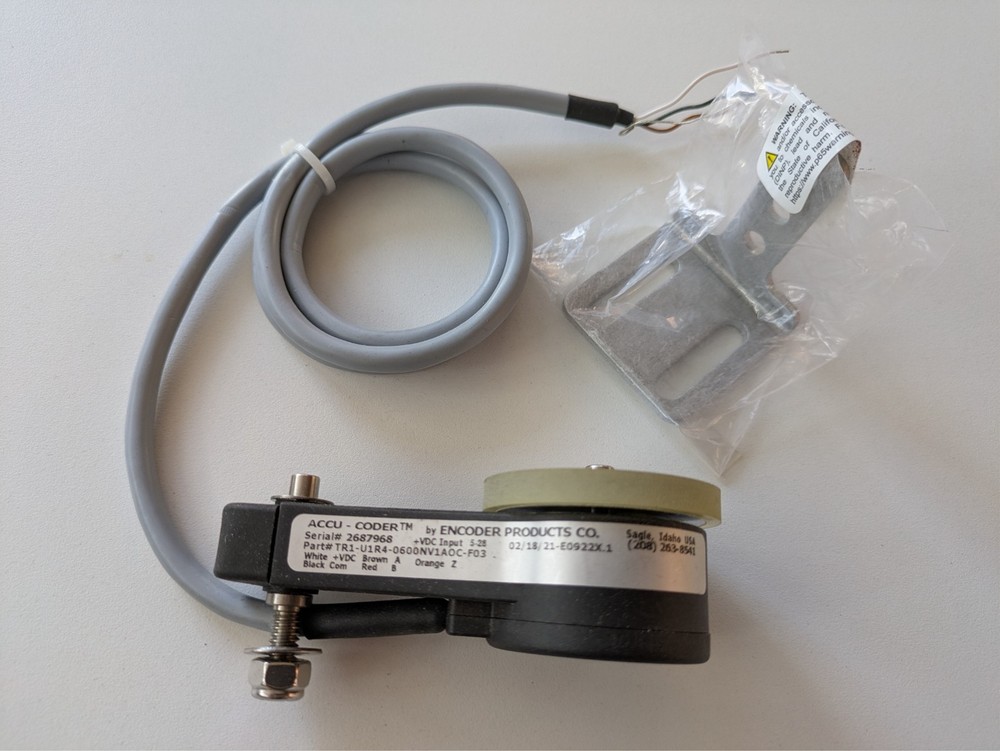 Encoder Products Co. ACCU-CODER ENCODER TR1-U1R4-0600NV1AOC-F03 with bracket