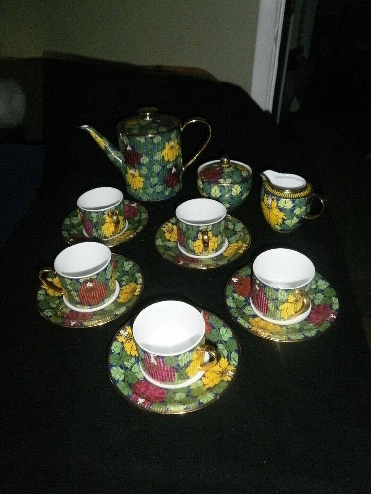 Thailand's Khelang Benjaron Tea Set
