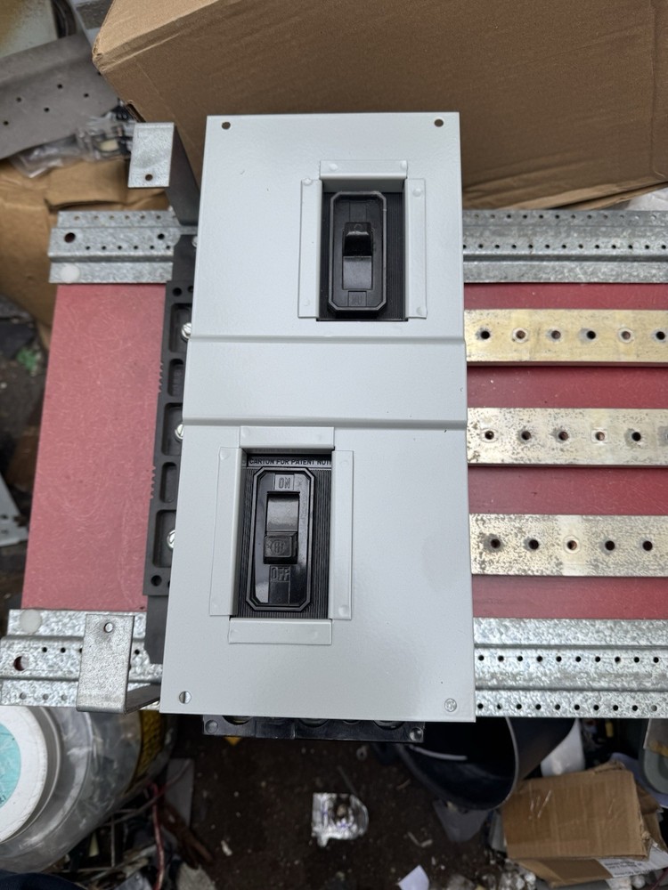 SIEMENS MOUNTING HARDWARE BBKQ2 P3 PANELBOARD KIT QJ BREAKERS.