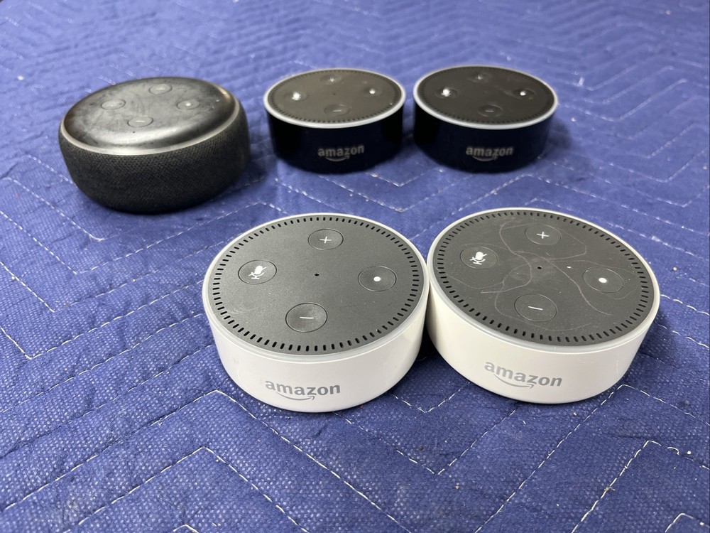 5 Amazon Echo Dots (NOT TESTED NO POWER CORDS)
