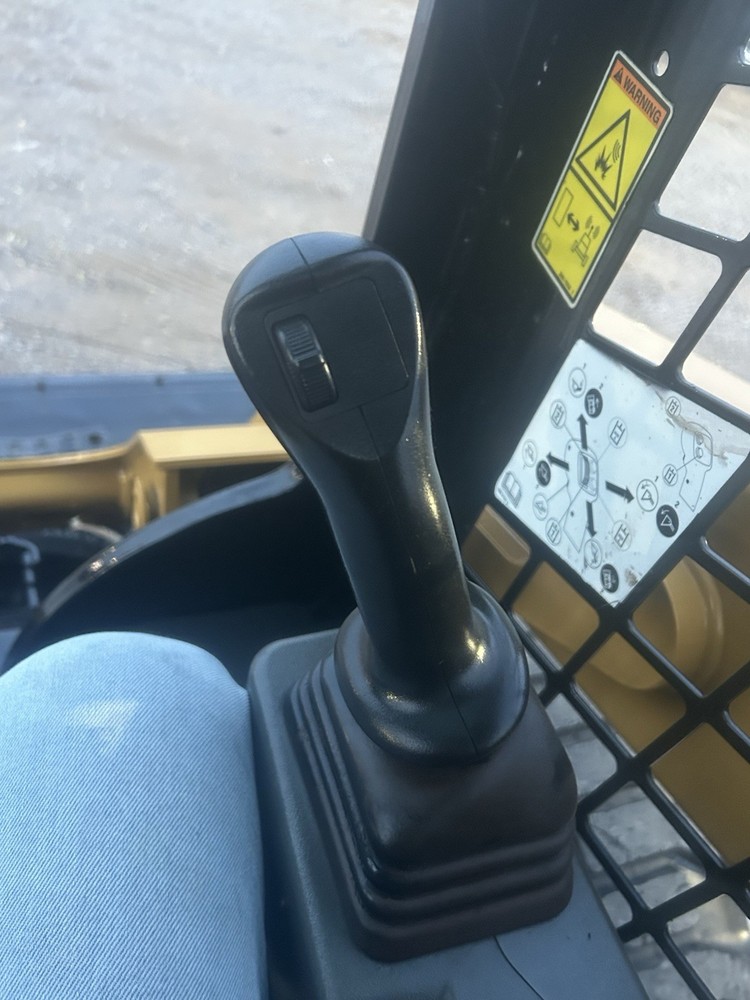 CAT SKID STEER 236D
