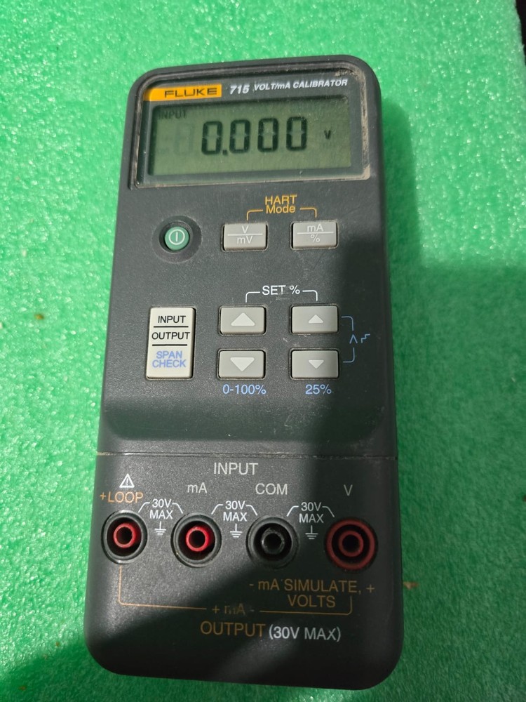 Fluke 715 VOLT/mA Milliamp Process Calibrator Meter