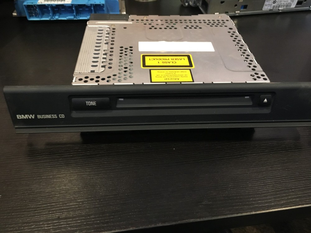 2001-2003 bmw e39 525i CD player 65 12 6 921 960