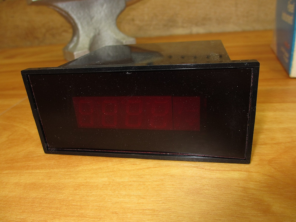 Datel DM9200 *NEW OLD STK* Digital Panel Meter DM 9200