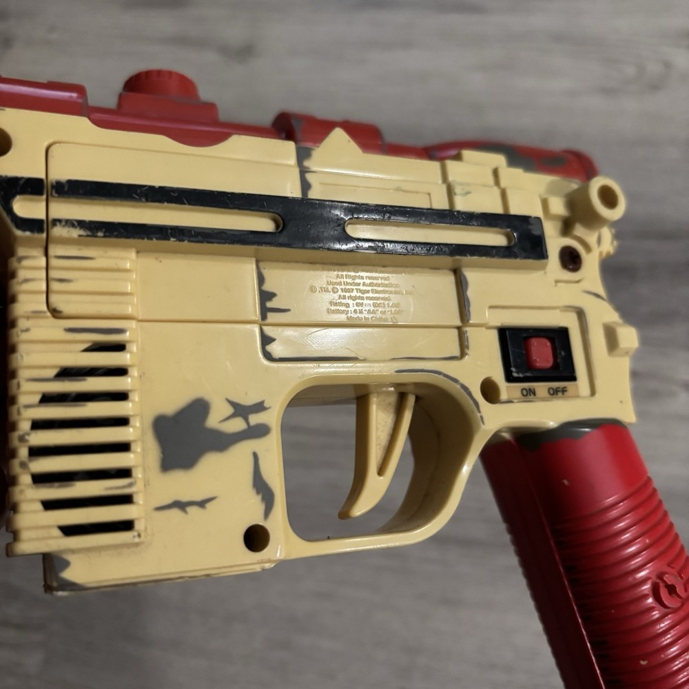 Vintage 1997 Tiger Electronics Star Wars White Blaster Gun Read Description