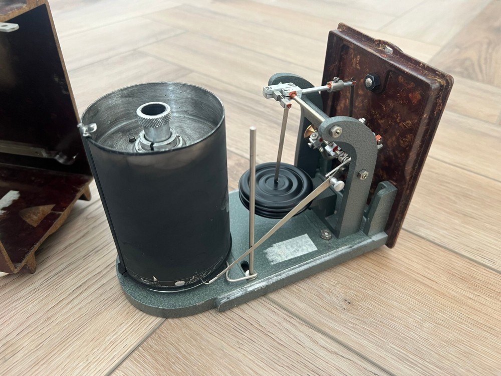 OLD BAKELITE CASED WW2 GERMAN LUFTWAFFE ? HEIGHT RECORDER ? BAROGRAPH ?