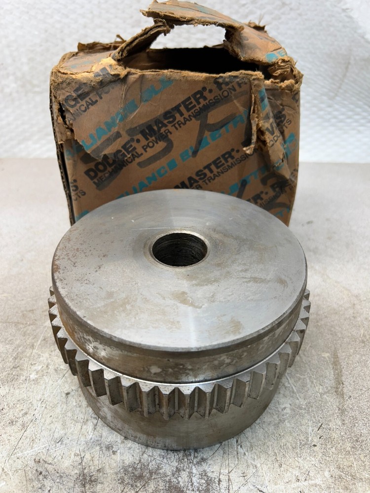 NEW IN BOX DODGE GEAR COUPLING HUB SIZE 3 149869