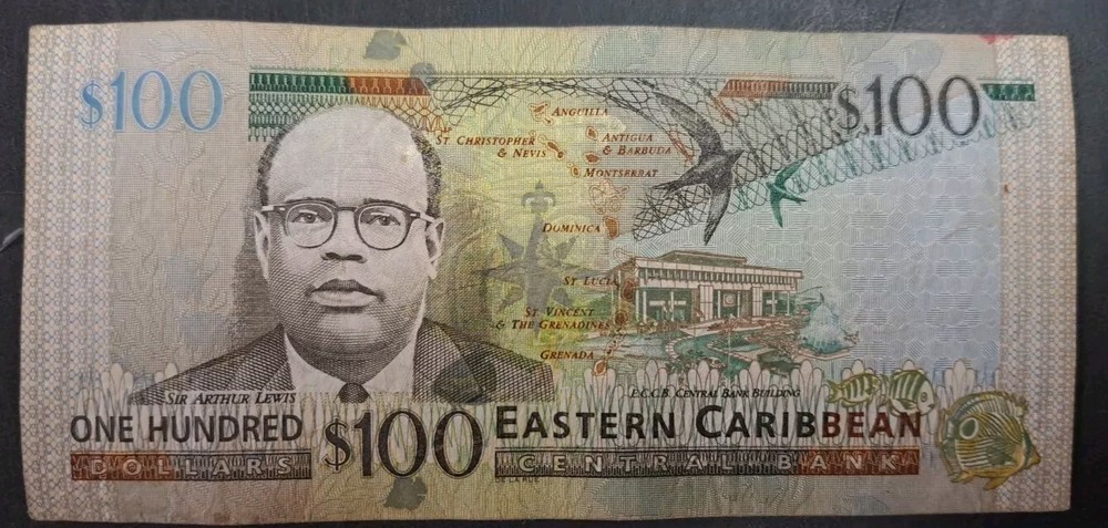 (2015) Eastern Caribbean States 100 Dollars P55b WD540805