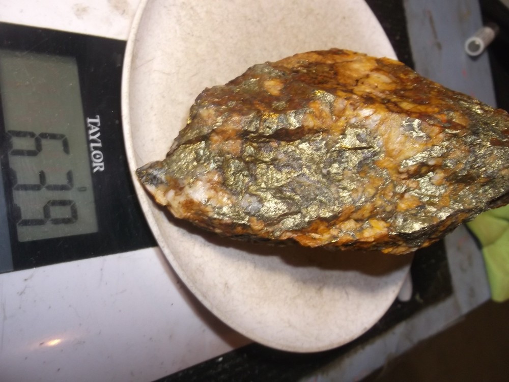 gold silver copper ore, 639 grams samples ,ore high grade .this is not