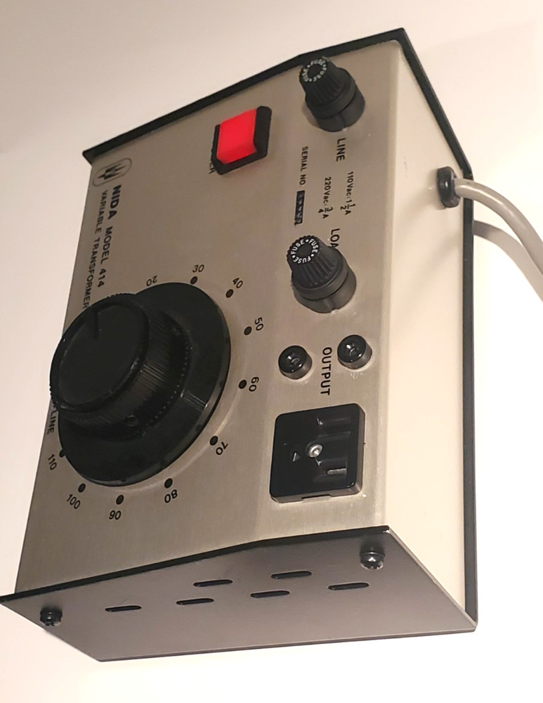 NIDA Model 414 Variable Transformer - 110VAC: 1.5A, 220VAC: 750mA