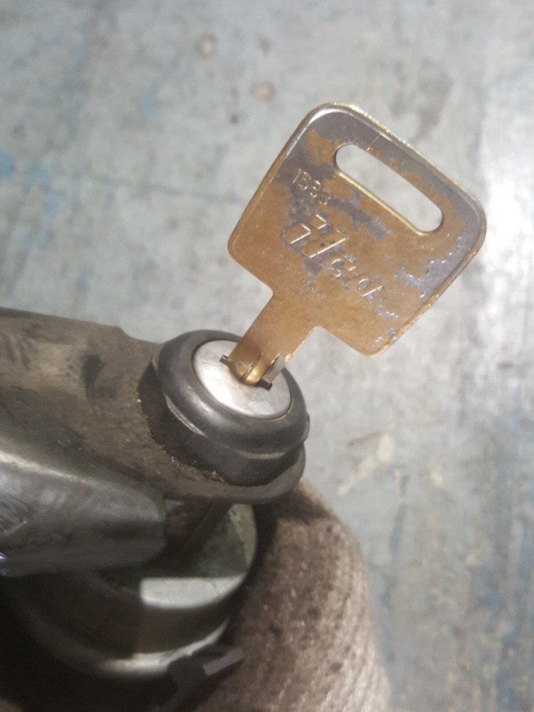 VOLVO IGNITION SWITCH 21203310