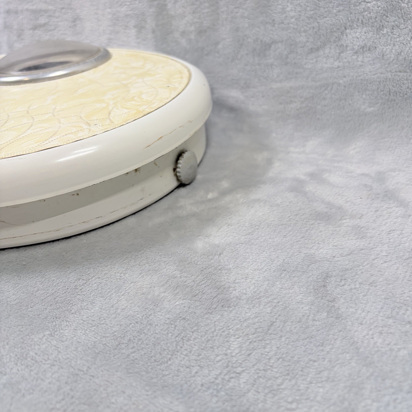 Vintage Borg Oval Bathroom Scale MCM Brocade Vinyl Pad Chrome Bubble Dial Works