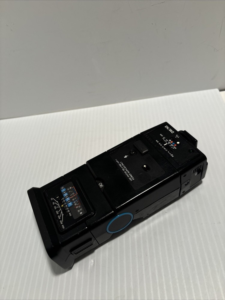 Vivitar 35-D Auto Dedicated Thyristor Zoom Flash (L)