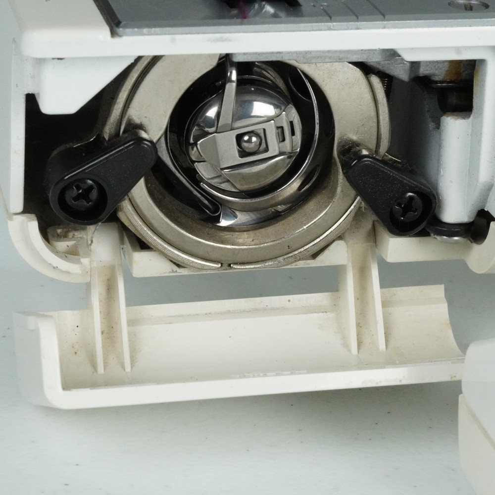 Usha Janome Automatic Stitch Magic Sewing Machine with 57 Stitch Function w/Case