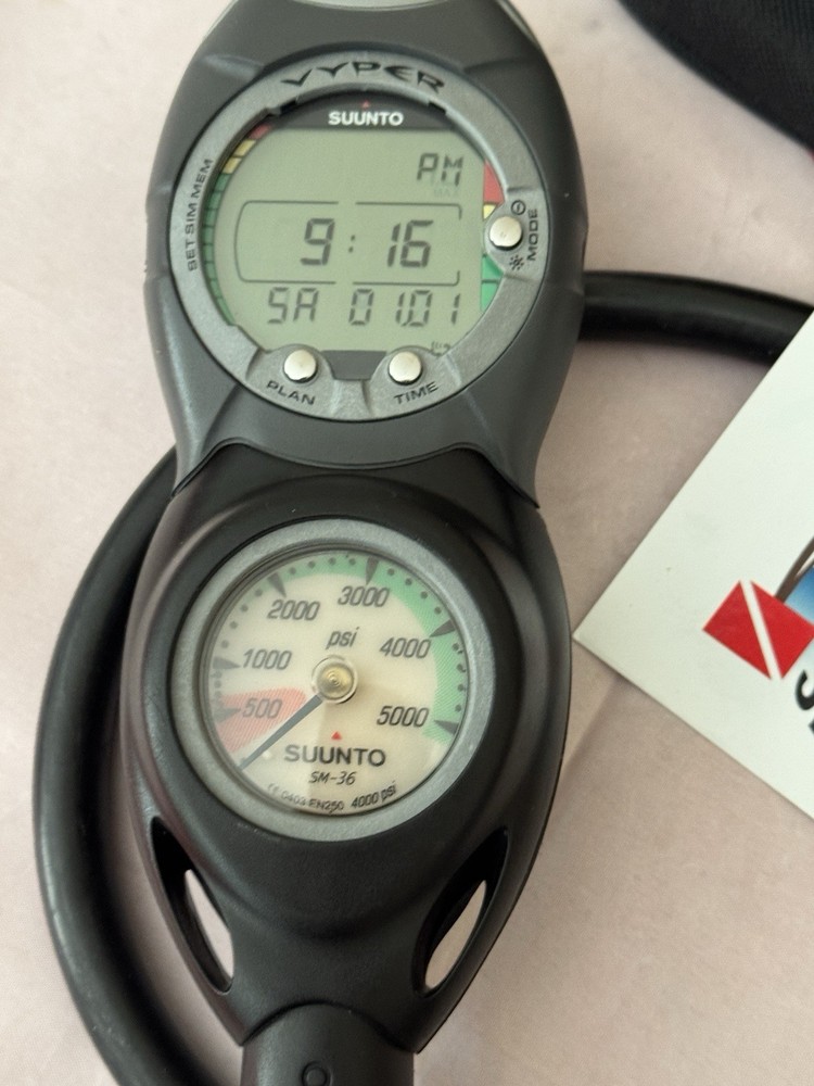 SUUNTO VYPER SCUBA COMPUTER CONSOLE + CASE LOOKS PRIMO!