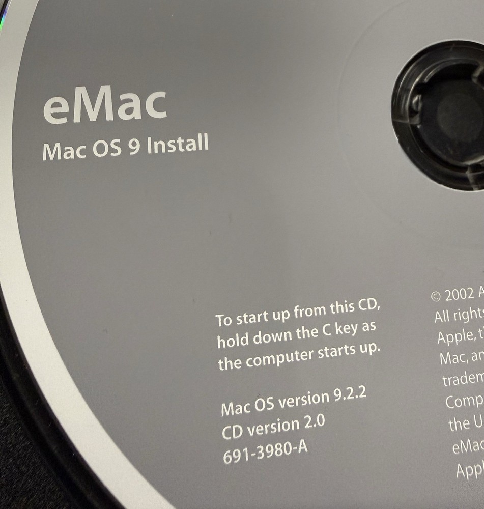 2002 Macintosh Apple eMac Mac OS 9 Install Disc CD OS Version 9.2.2 CD v. 2.0