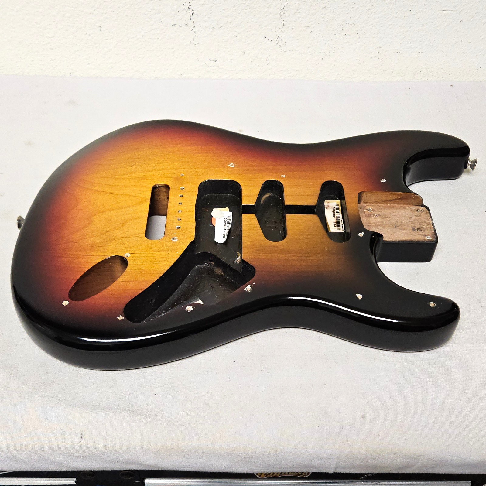 Fender USA Highway One Strat Alder Body Sunburst Satin Nitro Electric Guitar