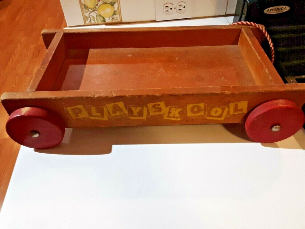 Vintage PLAYSKOOL Wagon Pull Toy with pull rope
