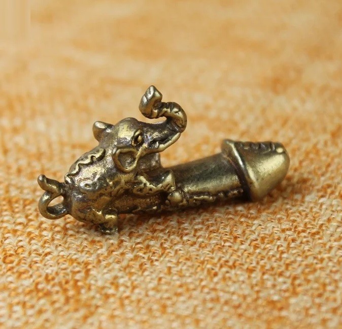 Brass Elephant Key Pendant Figurine Mini Animal Statue Table Home Decoration Toy