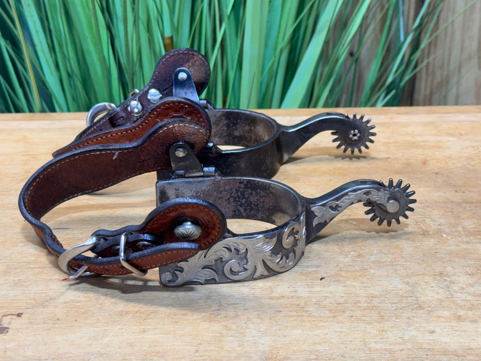 Ladies Silver Mounted Rockgrinder Western Show Spurs w Tooled Leather Straps