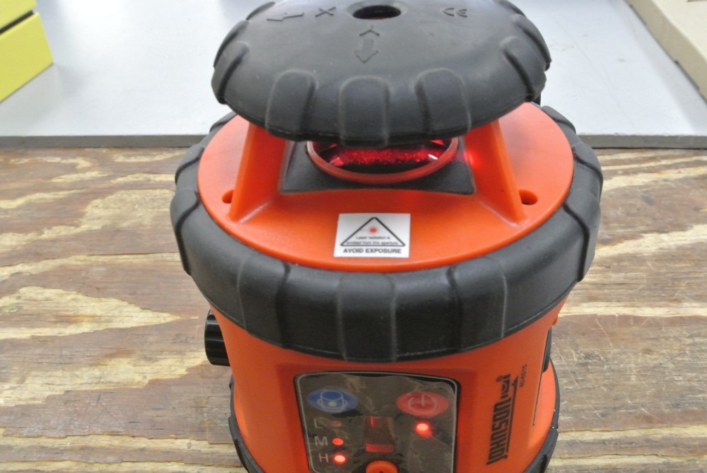 Johnson Laser Level (40-6515) with Case & Attachments