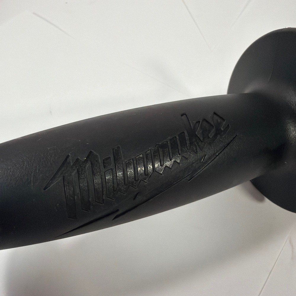 Milwaukee 516067 Adjustable Auxiliary Side Handle Assembly With Clamp