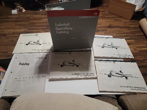 NORTHWEST AIRLINES DC10-30 TRAINING MANUAL
