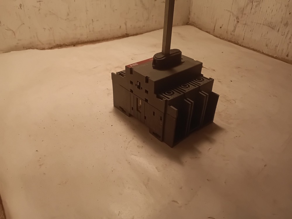 ABB DISCONNECT SWITCH OT100F3 3PH 600VAC 100A (M7D)