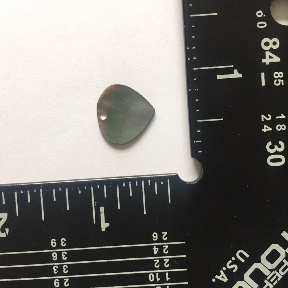 6 pcs shell Grinding Guitar Picks Acoustic Electric Plectrums Celluloid Assorted