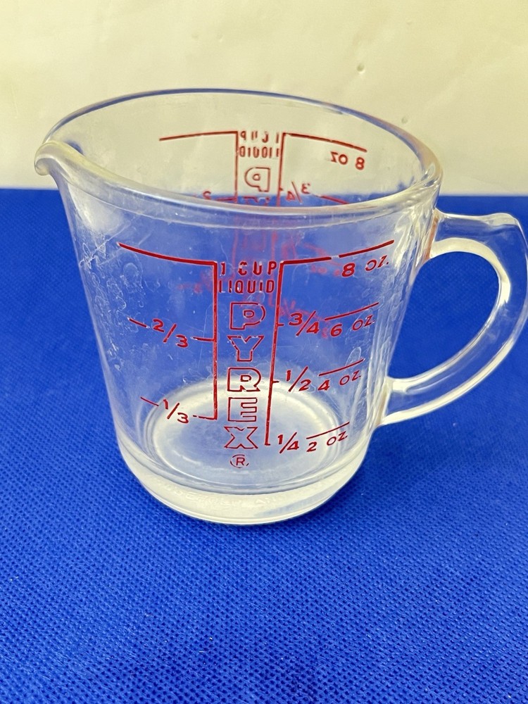 vintage Pyrex  glass measuring cup