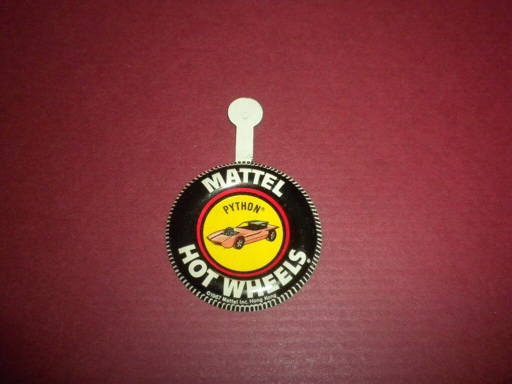 PYTHON Mattel Hot Wheels metal badge/pin/button/pinback 1967