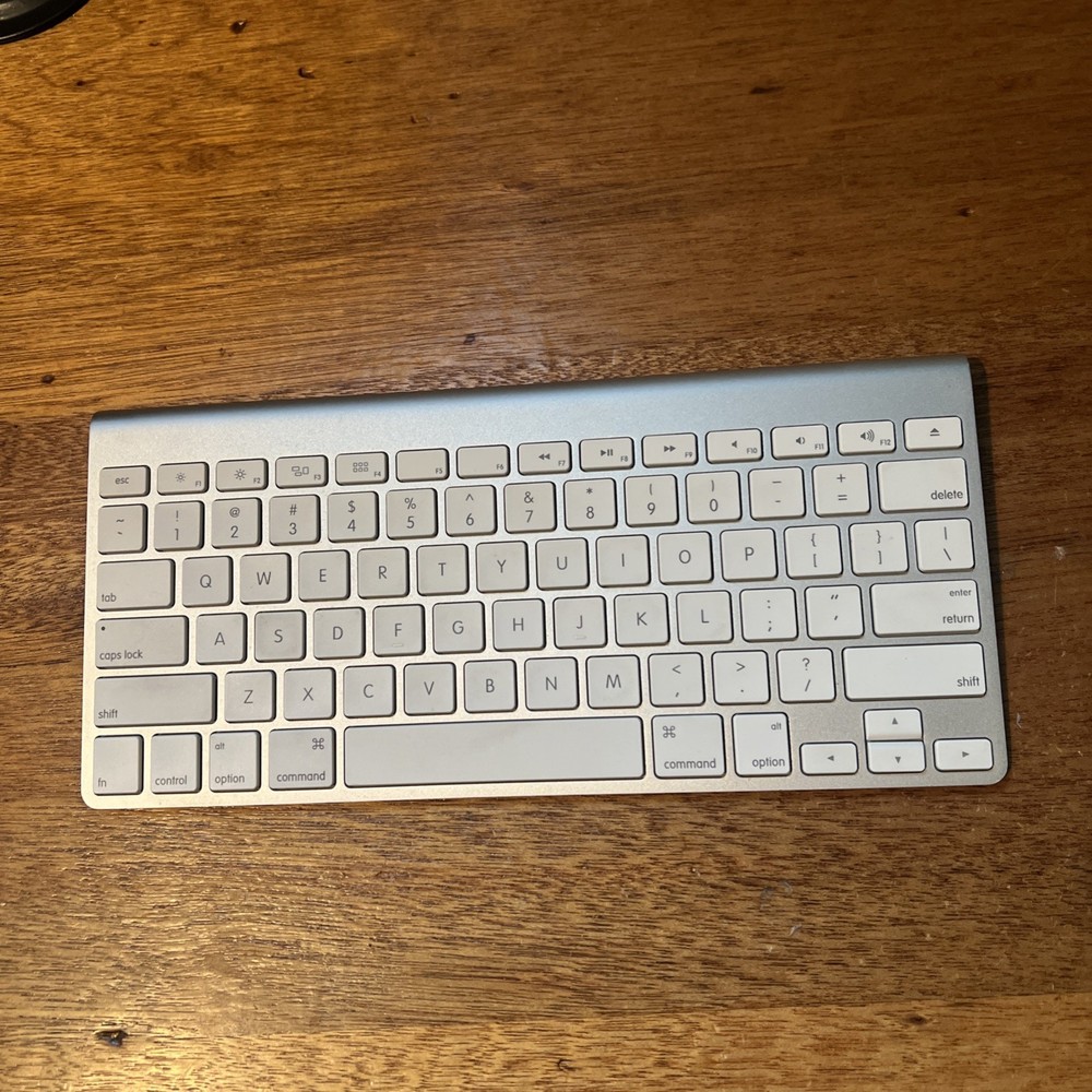 Apple A1314 Wireless Keyboard