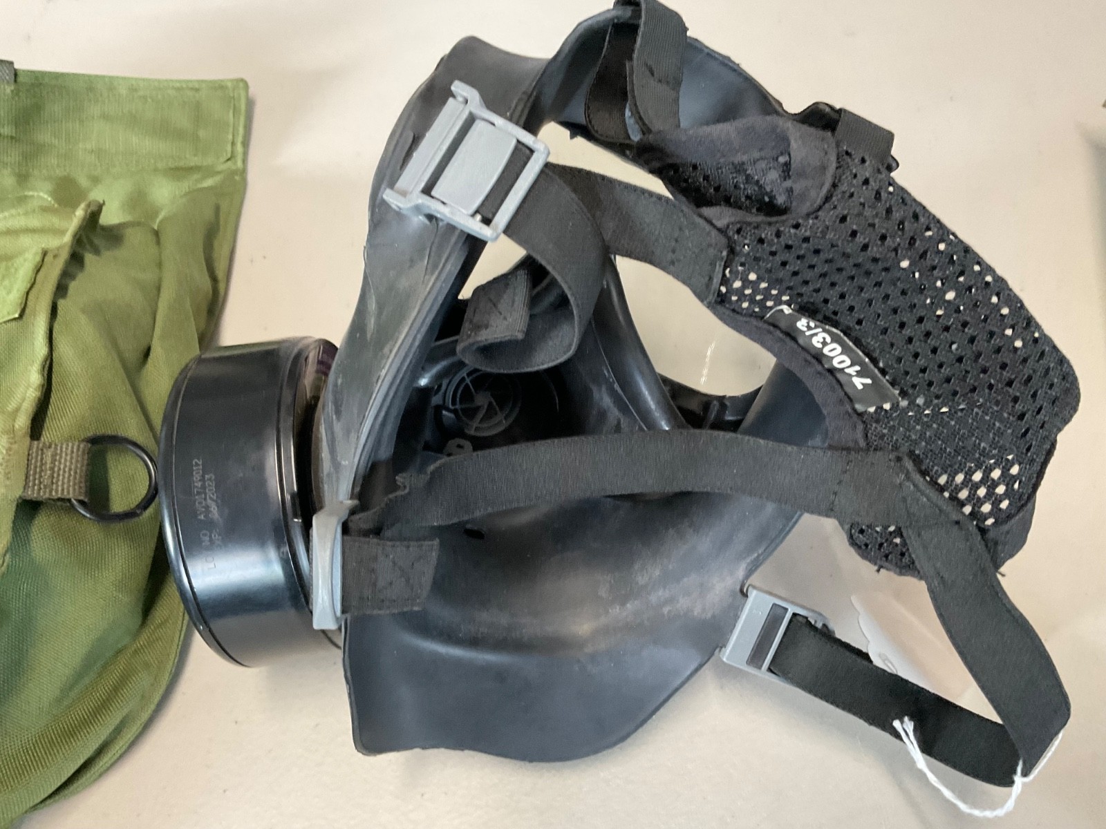 avon pc50 gas mask, clear goggles , with pouch . military grade
