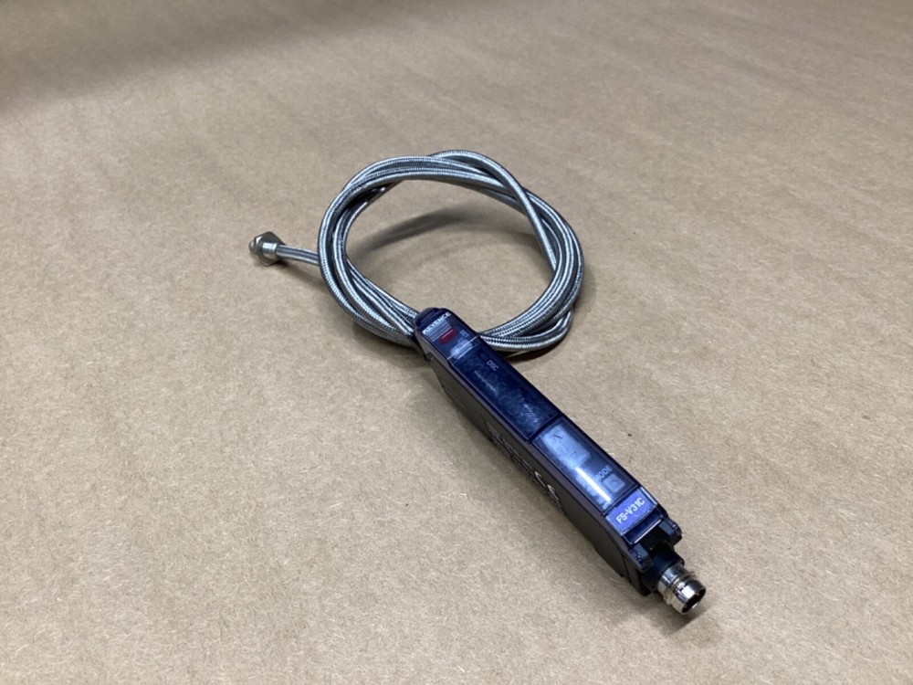 Keyence FS-V31C Fiber Optic Amplifier Sensor #111H28