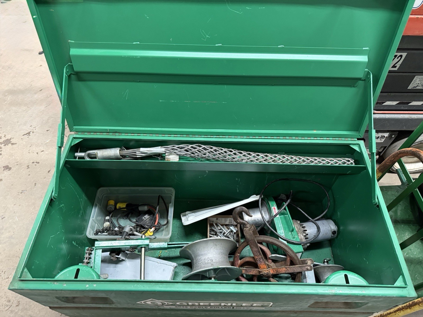 Model #: 2001 - Portable Cable PullerModel #: 2049 - Pipe Adapter Sheave